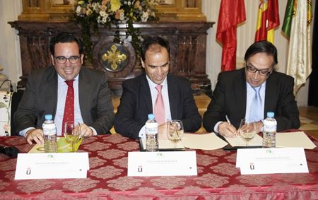 La Universidad Rey Juan Carlos impartirá formación para mayores en Boadilla del Monte firma convenio para la universidad de mayores de la universidad rey juan carlos en boadilla del monte