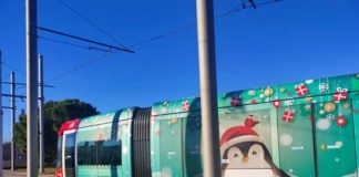 Vagón de Metro Ligero Oeste decorado para la cabalgata de Reyes