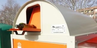 Contenedor de reciclaje de aceite vegetal de uso doméstico en Boadilla del Monte