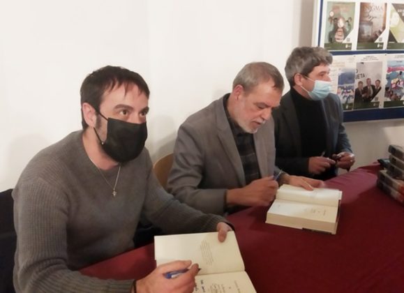 Carmen Mola firma libros en Boadilla del Monte Foto Maria Gil Boadilladigital 24 marzo 2022