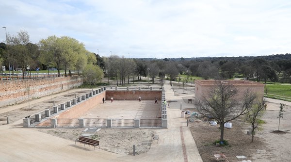 Noria y estanque del Palacio del Infante D. Luis en Boadilla del Monte tras las obras de rehabilitación