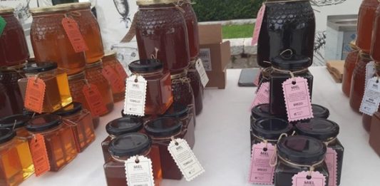 Miel, productos locales madrileños en el mercado 'La despensa de Madrid'