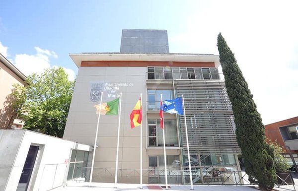 Fachada del Ayuntamiento de Boadilla del Monte