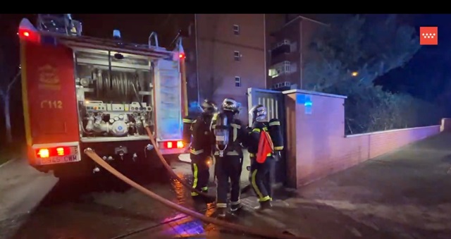 bomberos comunidad de madrid acuden a boadilla del monte por explosion e incendio en trastero