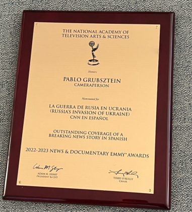 Nominación al Emmy de Pablo Grubsztein por la cobertura de la guerra de Ucrania para la CNN