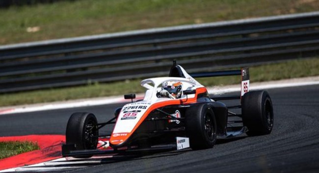 El vecino de Boadilla del Monte Juan Cota, representará a España en los FIAMGames 2024 Juan Cota pilotando en el circuito de Navarra.