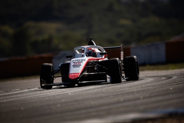 Juan Cota en los test de preparación en el circuito del Jarama en Madrid.