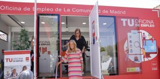 La Comunidad ha atendido a más de 200 demandantes de empleo con el nuevo Empleabús