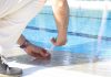Ayuda al abono transporte para mayores de 65 años de Boadilla del Monte inspeccion en piscina de Boadilla del Monte