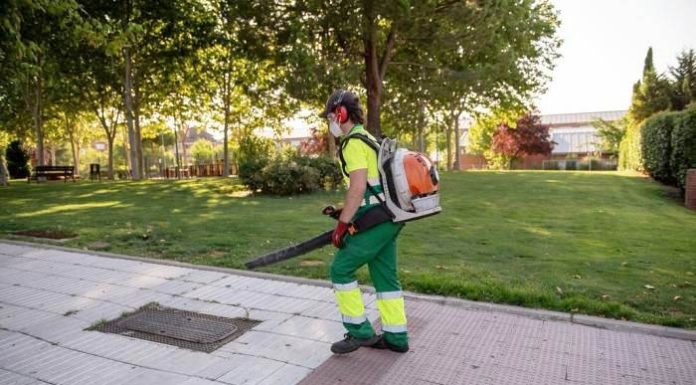 Las limpiezas de verano empiezan en las calles más transitadas del Sector B de Boadilla del Monte