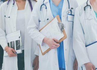 Insisten a la Consejería de Sanidad en buscar soluciones al déficit de médicos en Madrid