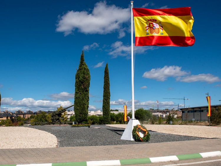 nauguracion de rotonda con cañon antiaéreo del Ejército de Tierra en Boadilla del Monte