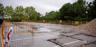 Obras en aparcamiento de la piscina cubierta municipal de Boadilla del Monte