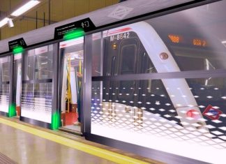 prototipo tren automático y pantallas en anden Linea 6 Metro de Madrid