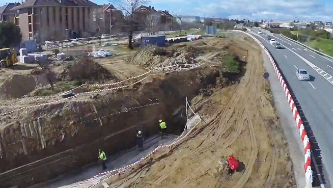 Obras galeria subterránea por debajo del carril de acceso a la M-50 en Boadilla del Monte