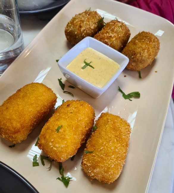 10 restaurantes mejor valorados de Boadilla del Monte en noviembre según reseñas de Google croquetas peruanas en Boadilla del Monte foto Elsa BG
