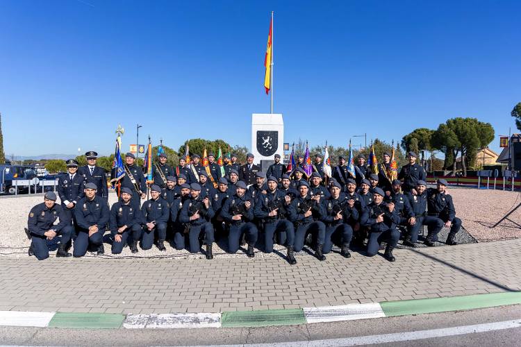 Agentes de la Unidad de Intervención Policial de la Policía Nacional durante inauguración de una glorieta en su nombre en Boadilla del Monte 16 enero 2025