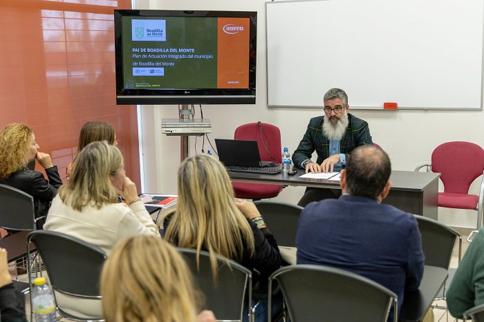 El Ayuntamiento de Boadilla del Monte aspira a cinco millones de fondos europeos para varios proyectos Reunión informativa en Boadilla del Monte sobre el Fondo Europeo de Desarrollo Regional
