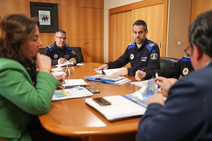 La Policía Local de Boadilla del Monte aumentó el número de intervenciones y tramitó dos casos menos de violencia de género Reunion Memoria de Actividades 2024 de la Policía Local de Boadilla del Monte 5 febrero 2025