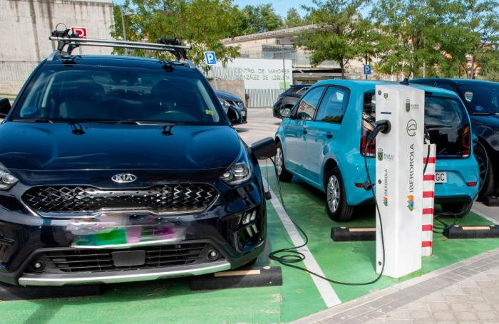 punto de recarga doble de coches eléctricos en boadilla del monte febrero 2025