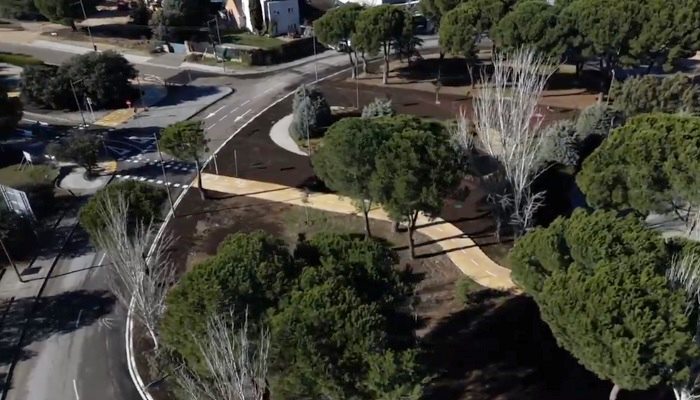 Rotonda en Valdecabañas en Boadilla del Monte