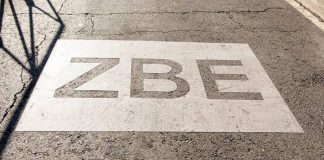 Señal de Zona de Bajas Emisiones en calle de Boadilla del Monte 2024