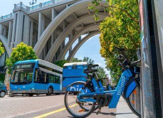 Bicimad y autobus EMT en Madrid