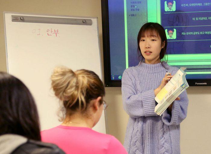El idioma coreano llegará a las Escuelas Oficiales de Idiomas de la Comunidad de Madrid Profesora de coreano Foto Universidad Autonoma de Nuevo Leon