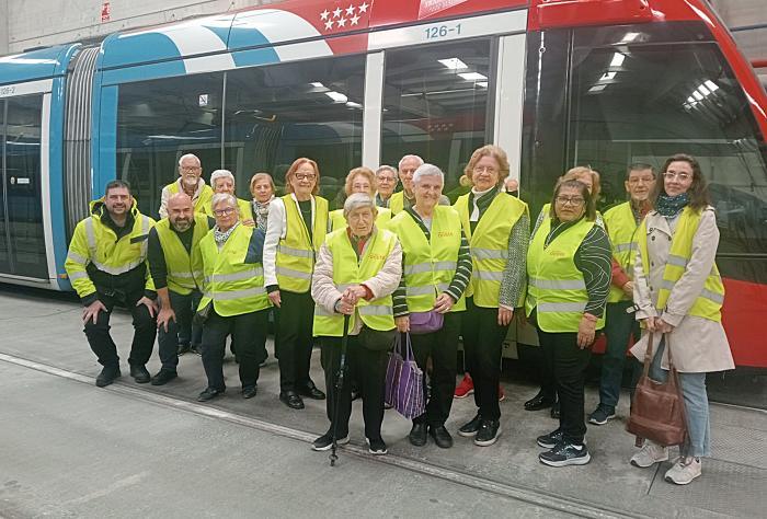 Metro Ligero Oeste promueve la seguridad entre los mayores Caminando Seguros, iniciativa de Metro Ligero Oeste con mayores y su seguridad 2025