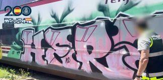 Tren de Cercanías con grafiti