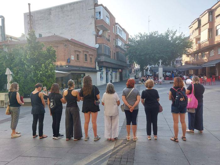 Acto de recuerdo víctimas de violencia de género en Boadilla del Monte 2025 colectivo feminista La Jarana