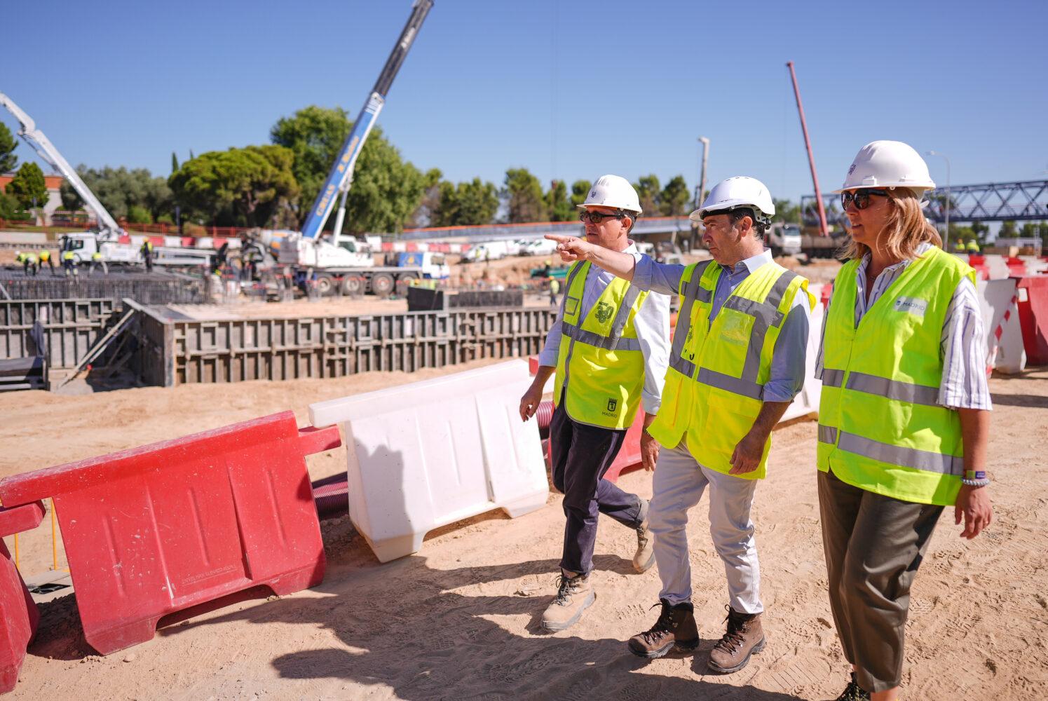 Borja Carabante visitando la zona de obras