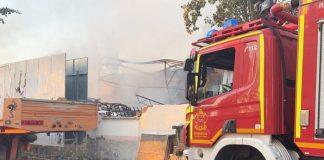 bomberos comunidad de madrid en incendio en zona industrial de getafe agosto 2025