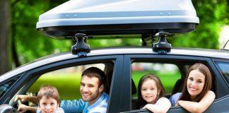 familia en coche
