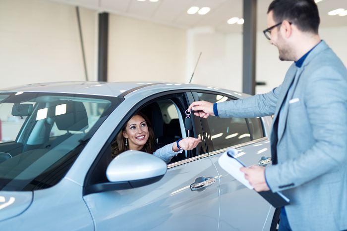 Entrega de llaves compra coche nuevo