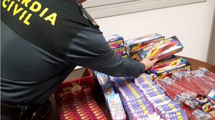 La Guardia Civil aumenta los controles de material pirotécnico en la Comunidad de Madrid Guardia Civil incautación de material pirotécnico ilegal