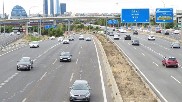 Circular por el carril del medio: infracción… y mala costumbre autopista A-1 en Madrid