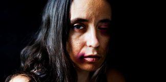 Mujer victima de violencia de genero