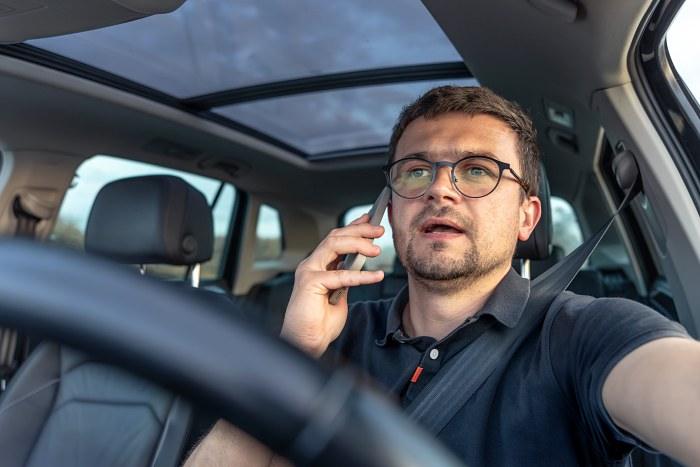 Medidas frente a conductores distraídos y cómo evitar serlo