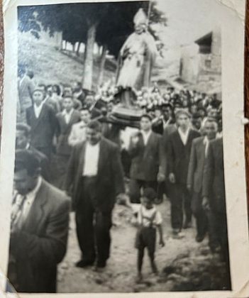 Procesi&oacute;n de San Babil&eacute;s a&ntilde;o1952 en Boadilla del Monte con &Aacute;ngel Talavera, padre de Miguel junto a un nieto.