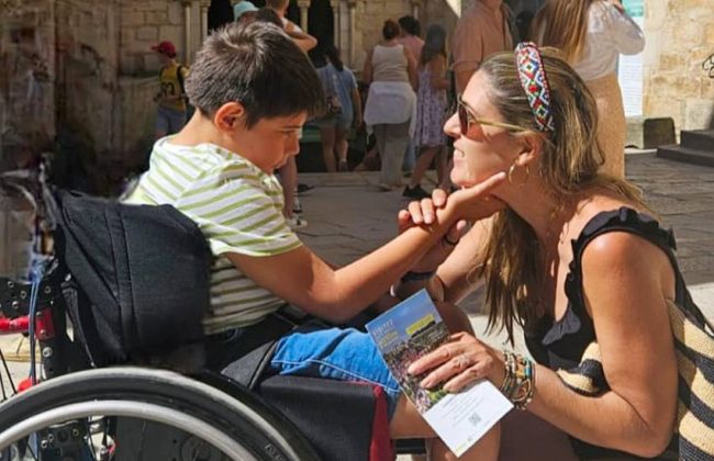enfermedades raras Juan Alonso con sindrome CDG y su madre Cristina Perez vecinos de Boadilla del Monte