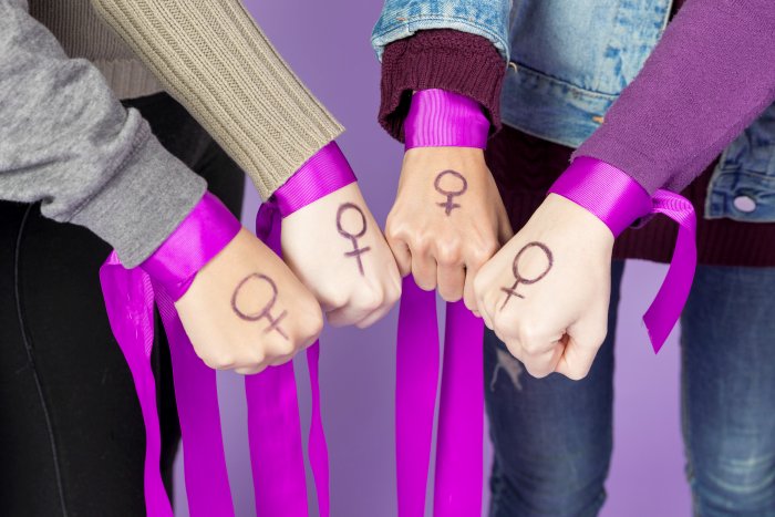 Los jóvenes españoles se identican menos con el feminismo