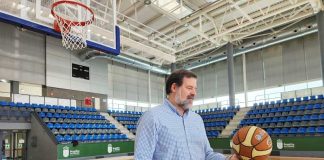 Boadilla del Monte Pabellon Rey Felipe VI en Boadilla del Monte con Alfonso Reyes presidente de la ABP que ha publicado Huevos fritos con patatas fotos ARC Boadilladigital