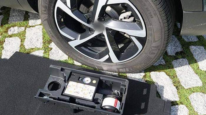 kit antipinchazos en coche