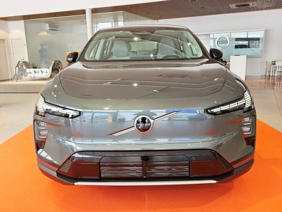 Volvo EX60 Frontal bajo Volvo EX60 en Volvo Ditevo Madrid abril 2026