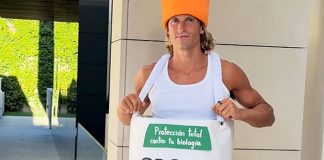 Marcos Llorente disfrazado de crema solar abandera el callo solar para el bronceado2026