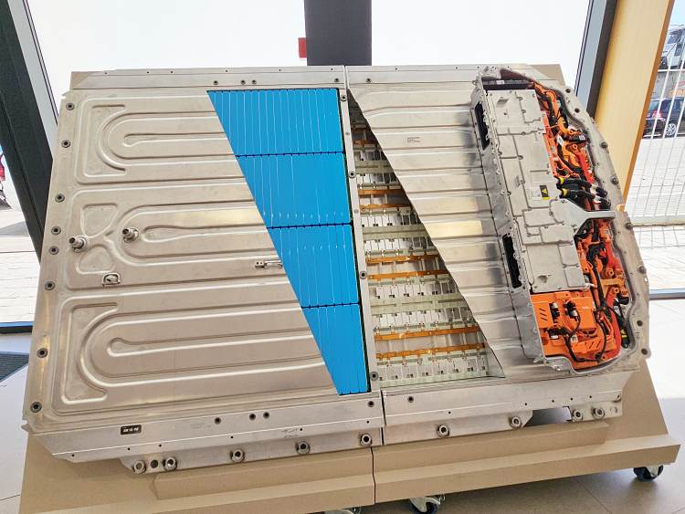 Volvo EX60 bateria del Volvo EX60 en concesionario Volvo Ditevo madrid foto Boadilladigital