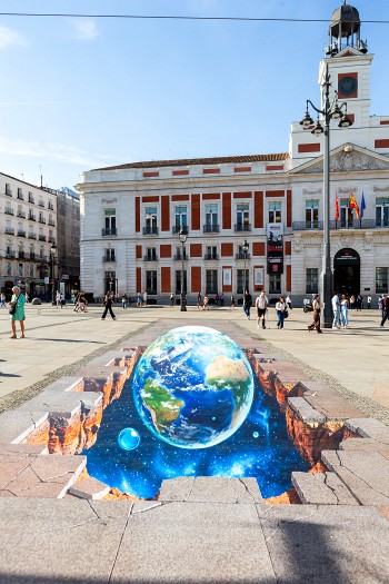 Madrid El centro de Madrid acoge una ilusion optica en 3D para fomentar el ahorro de agua mayo 2026
