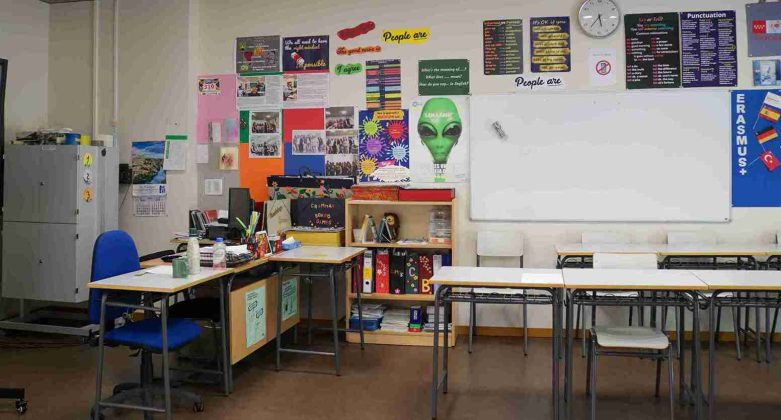 Escuela aula ingles instalaciones eoi boadilla 6 11zon