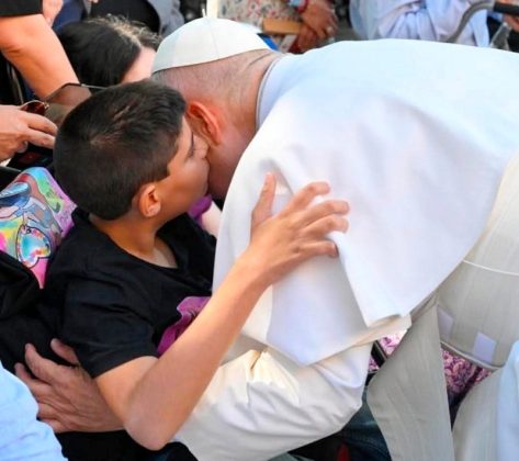 Papa León XIV Juan Alonso vecino de Boadilla del Monte con el papa Leon XIV en Madrid 2026